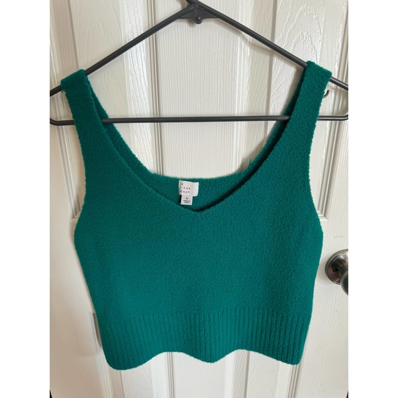 a new day Tops - Super soft cropped sweater tank, size small